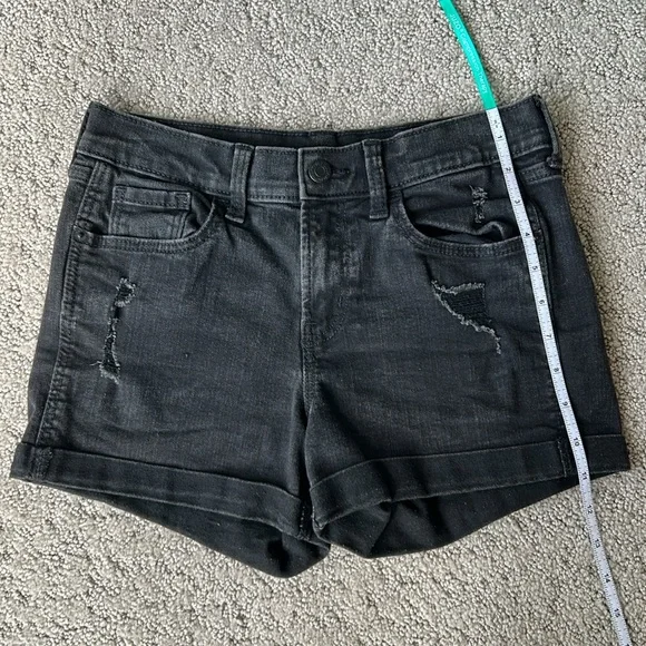 Old Navy Distressed Mid-Rise Boyfriend Jean Shorts Stretch Denim Black SZ 2 EUC - Picture 4 of 8